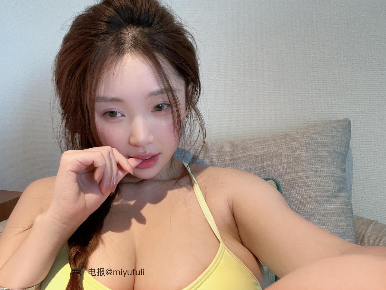 兔宝妮 2025-06-01 22:13:45 绿色吊带连体衣~每一张都超级奈斯