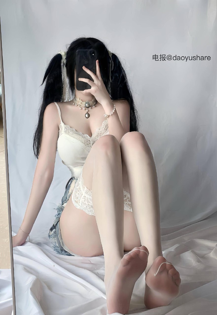 易辞 2025-06-25 02:13:43 性感白丝 这组对镜拍真的高质量