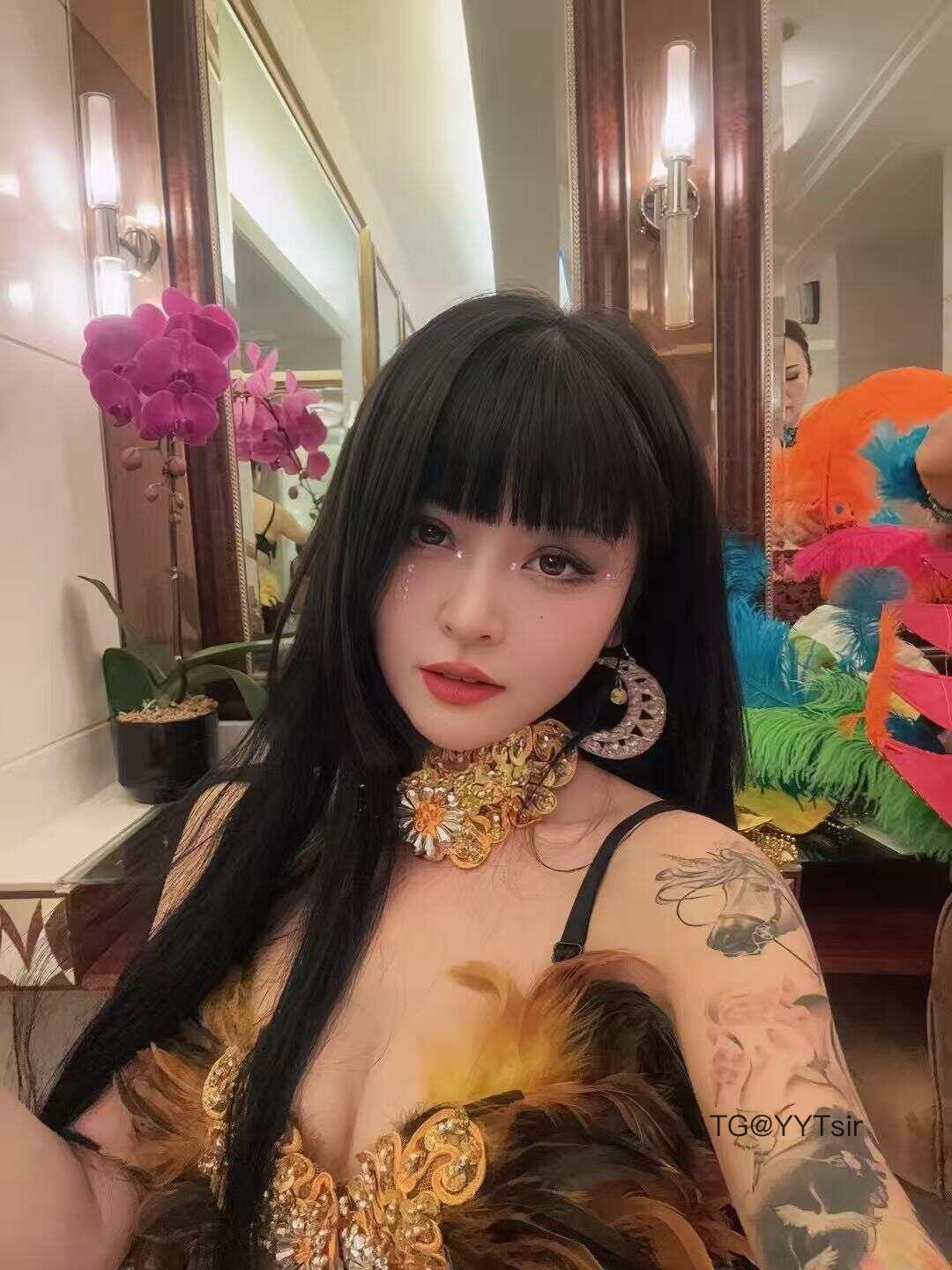 BELLA贝拉 2025-06-16 21:50:07 过来 站在我身边