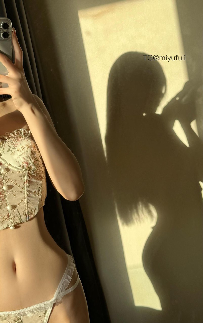 唐十七 2025-06-02 15:39:50 性感一体式吊带丝袜套装