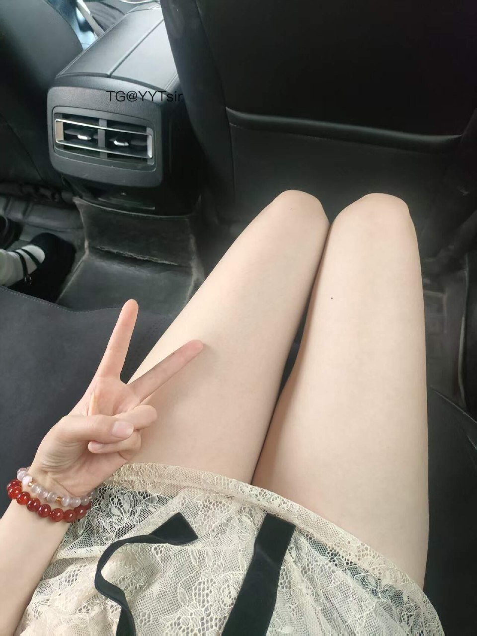 淑女 2025-06-03 01:16:51 有些距离，越近越模糊