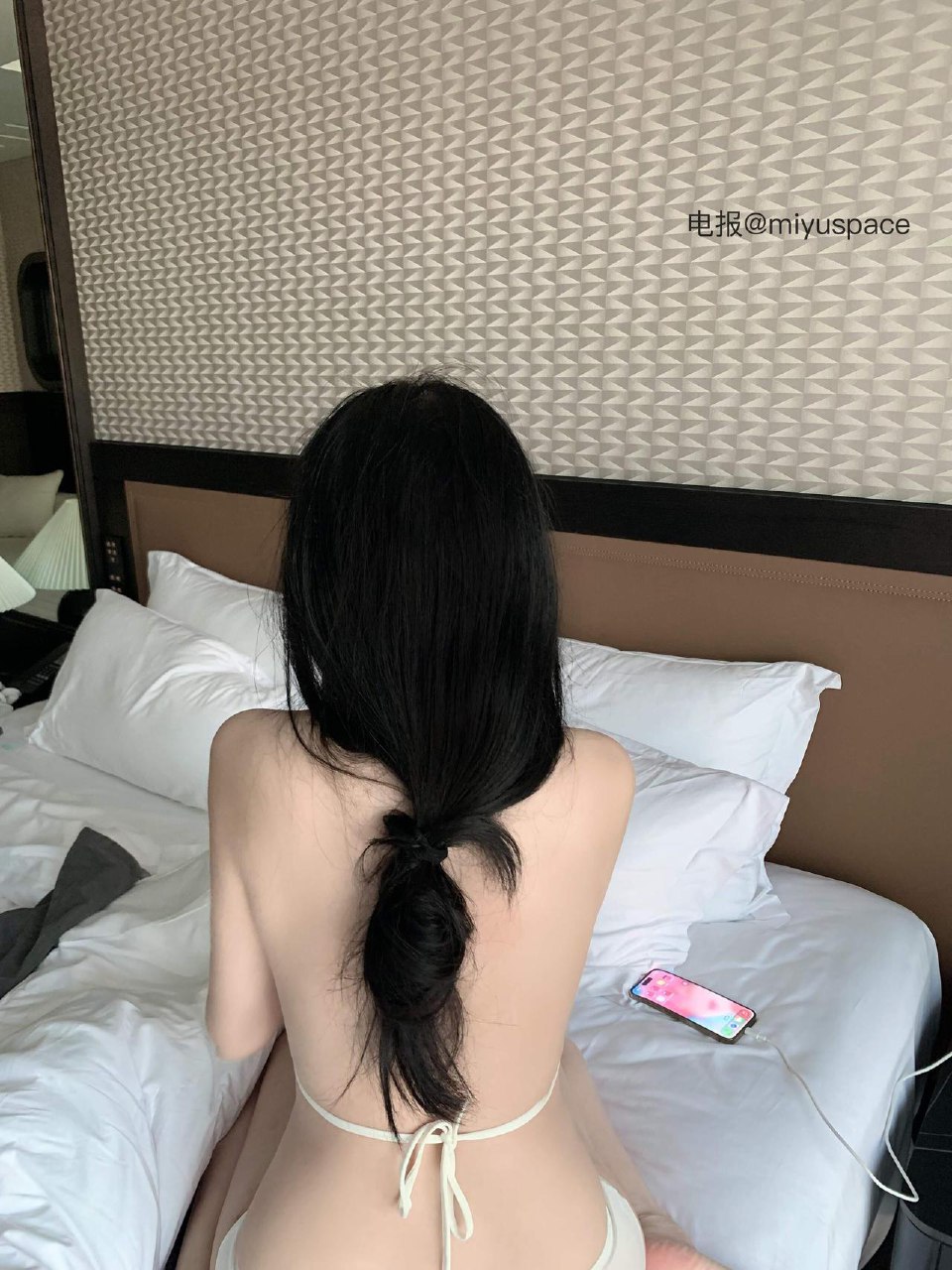 易辞 2025-06-25 02:36:38 大雷诱惑｜泳池白色比基尼｜双马尾