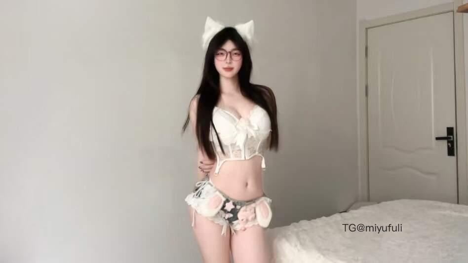 肉肉包 2025-06-03 20:54:53 多巴胺萌妹 会wink的叛逆猫猫申请出战🐱