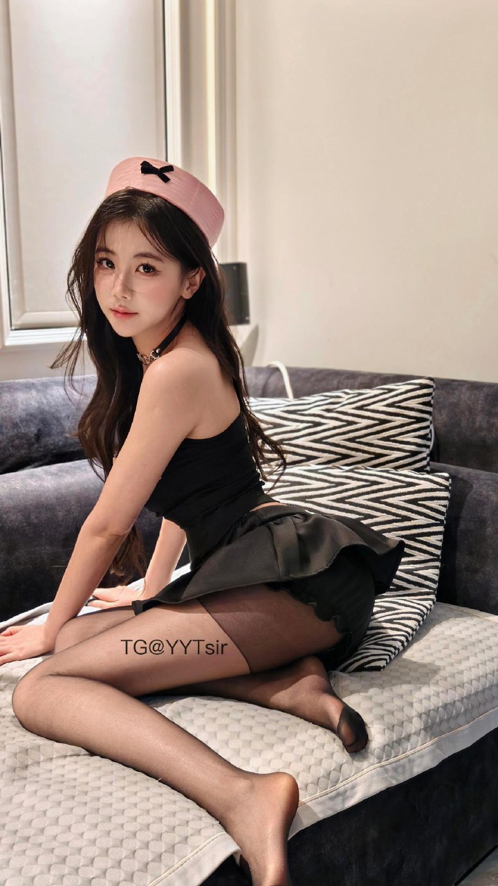 刘二萌 2025-07-06 17:47:38 蝴蝶结抹胸➕蓬蓬裙