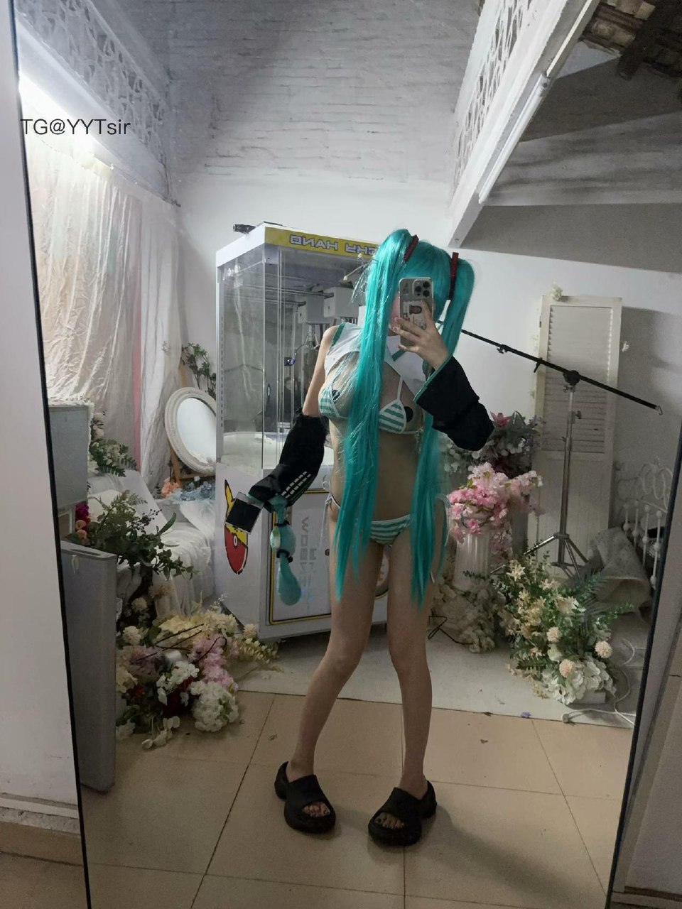 Tina很妖孽呀 2025-07-11 13:36:34 初音未来绿色制服👙➕绿色双马尾大片系列