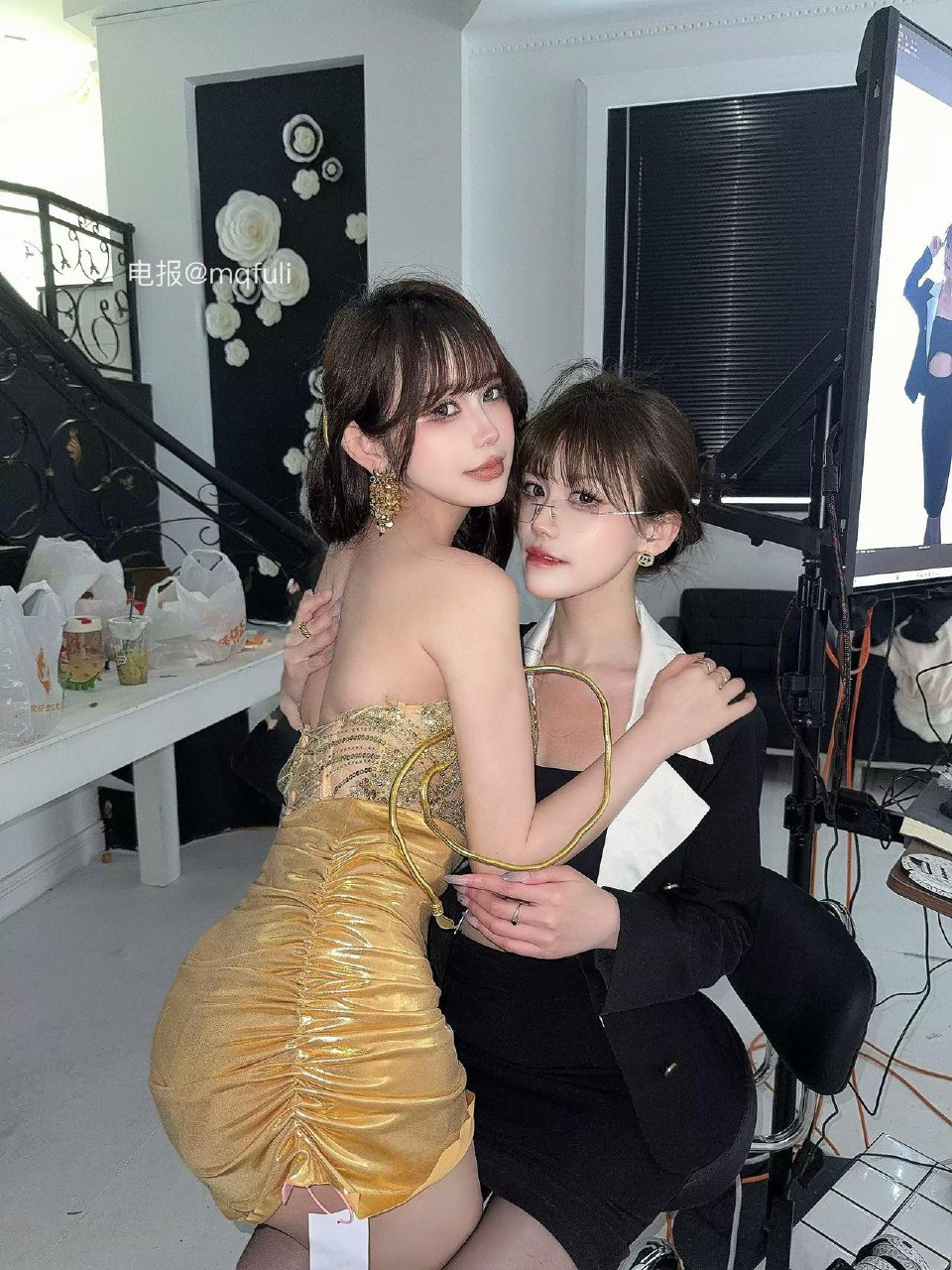 Tina很妖孽呀 2025-07-12 11:01:35 世界是个巨大的娃娃机 我隔着屏幕只想要你