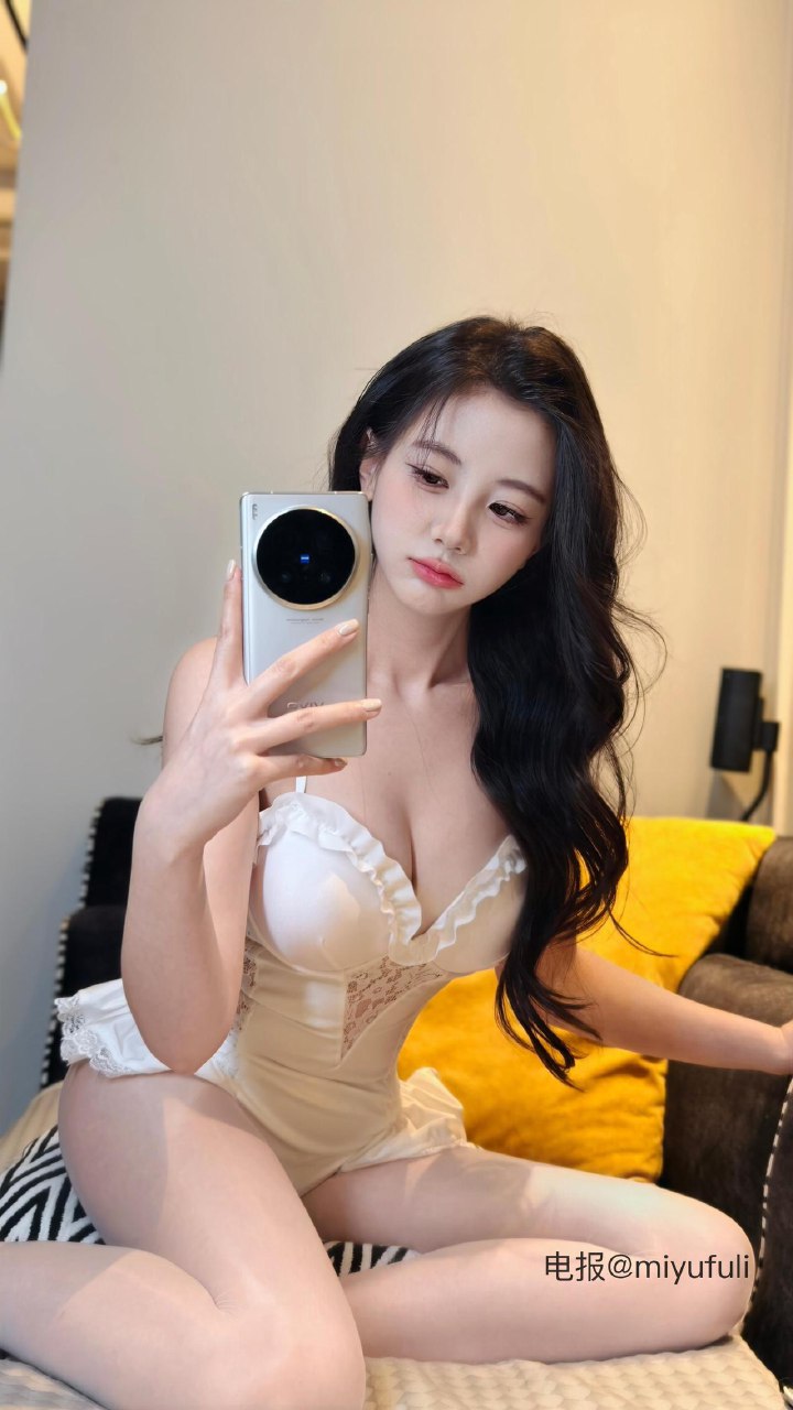 刘二萌 2025-07-09 15:10:24 高级蕾丝聚拢连体衣🔞🤩