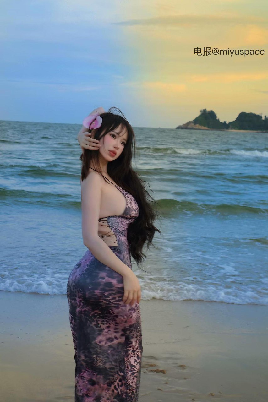 Tina很妖孽呀 2025-07-19 15:39:57 付费贴 海边性感泳装+辣妹吊带裙 惹🔥热辣🎀