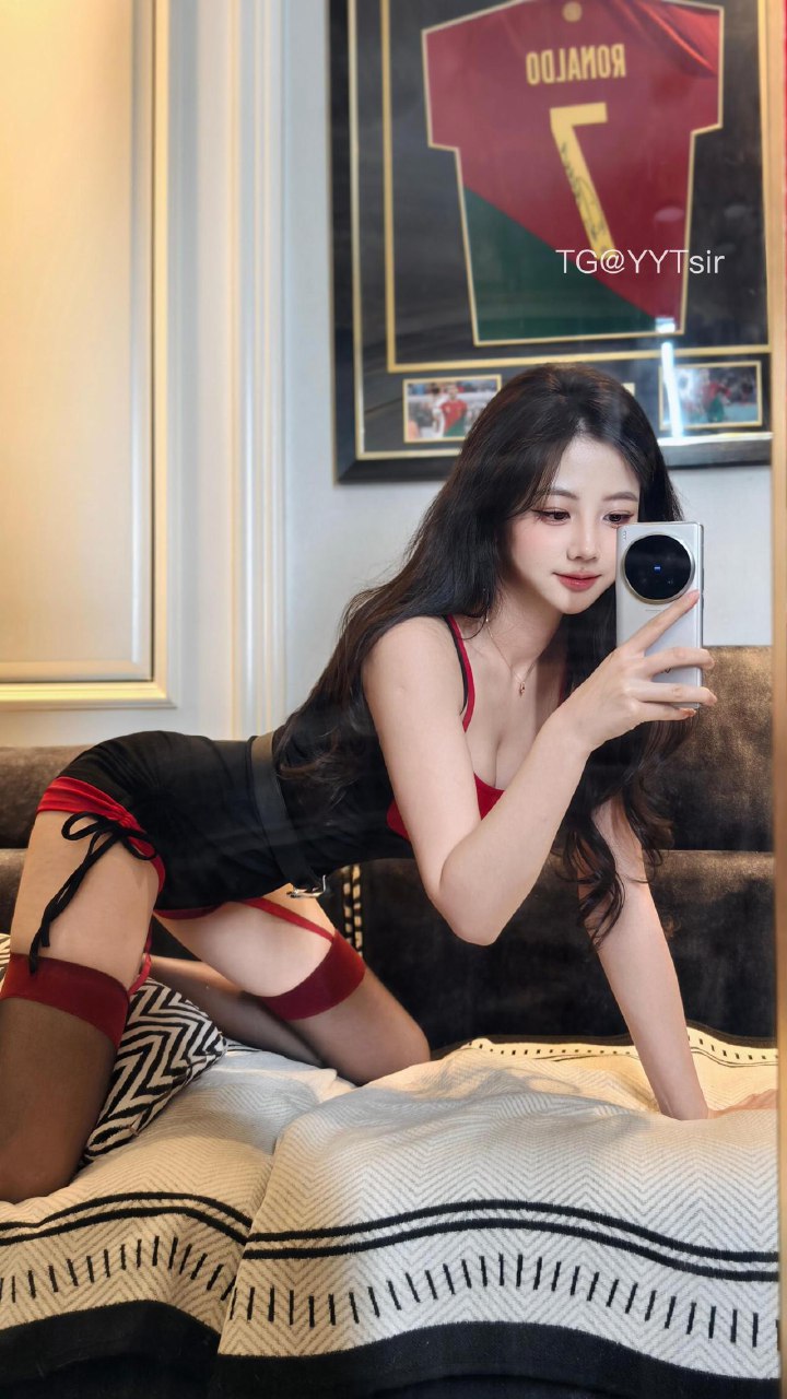 刘二萌 2025-07-16 16:17:08 欧美假两件吊带连体裤