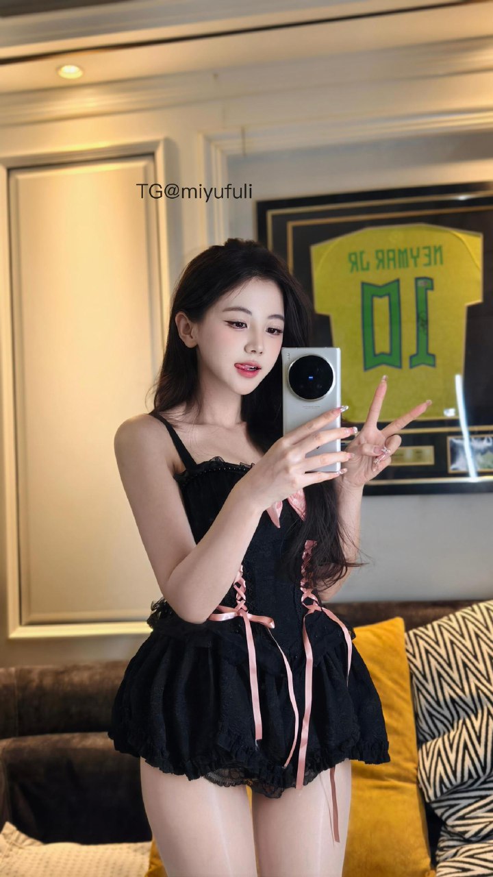 刘二萌 2025-07-08 12:34:30 兔子警官cos连体衣制服🥵