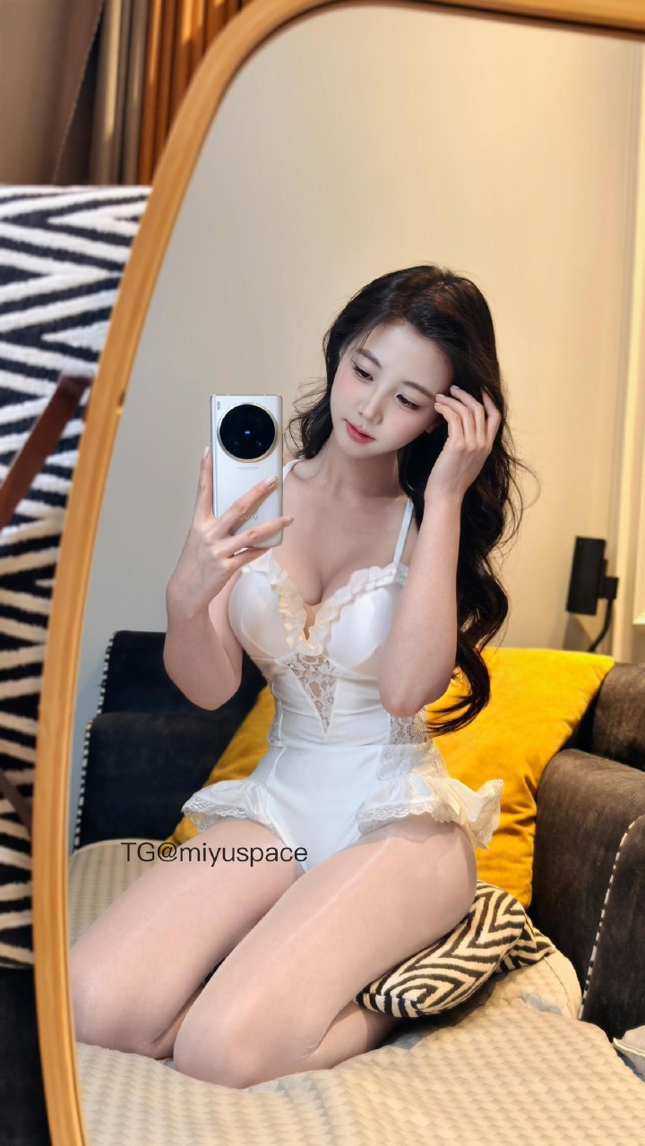 刘二萌 2025-07-09 15:10:24 高级蕾丝聚拢连体衣🔞🤩