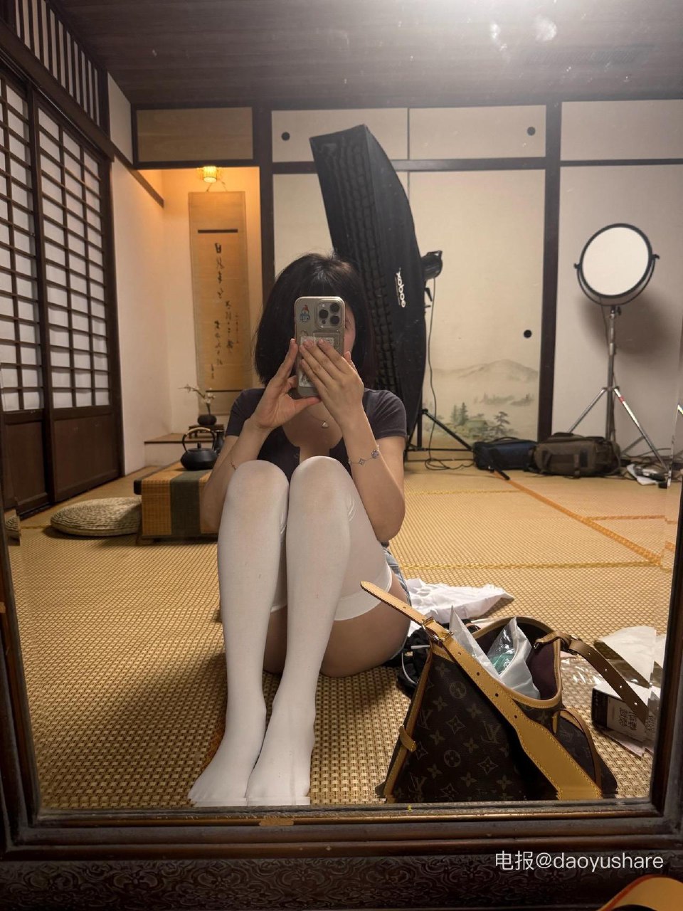 Tina很妖孽呀 2025-07-09 18:01:58 黑色v镜短袖➕白丝👙