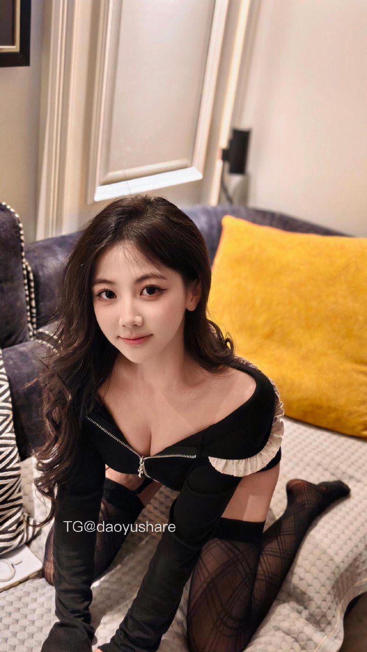 刘二萌 2025-07-09 11:16:27 黑色连体衣➕羊毛羔外套