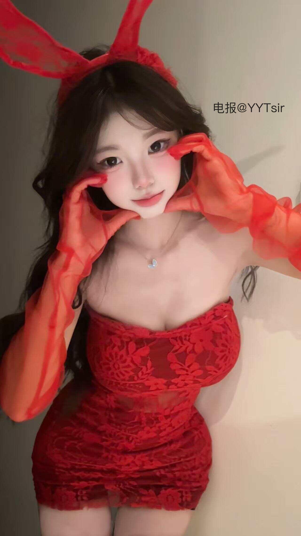 呆呆 2025-07-08 10:54:21 看看姐的红色战袍