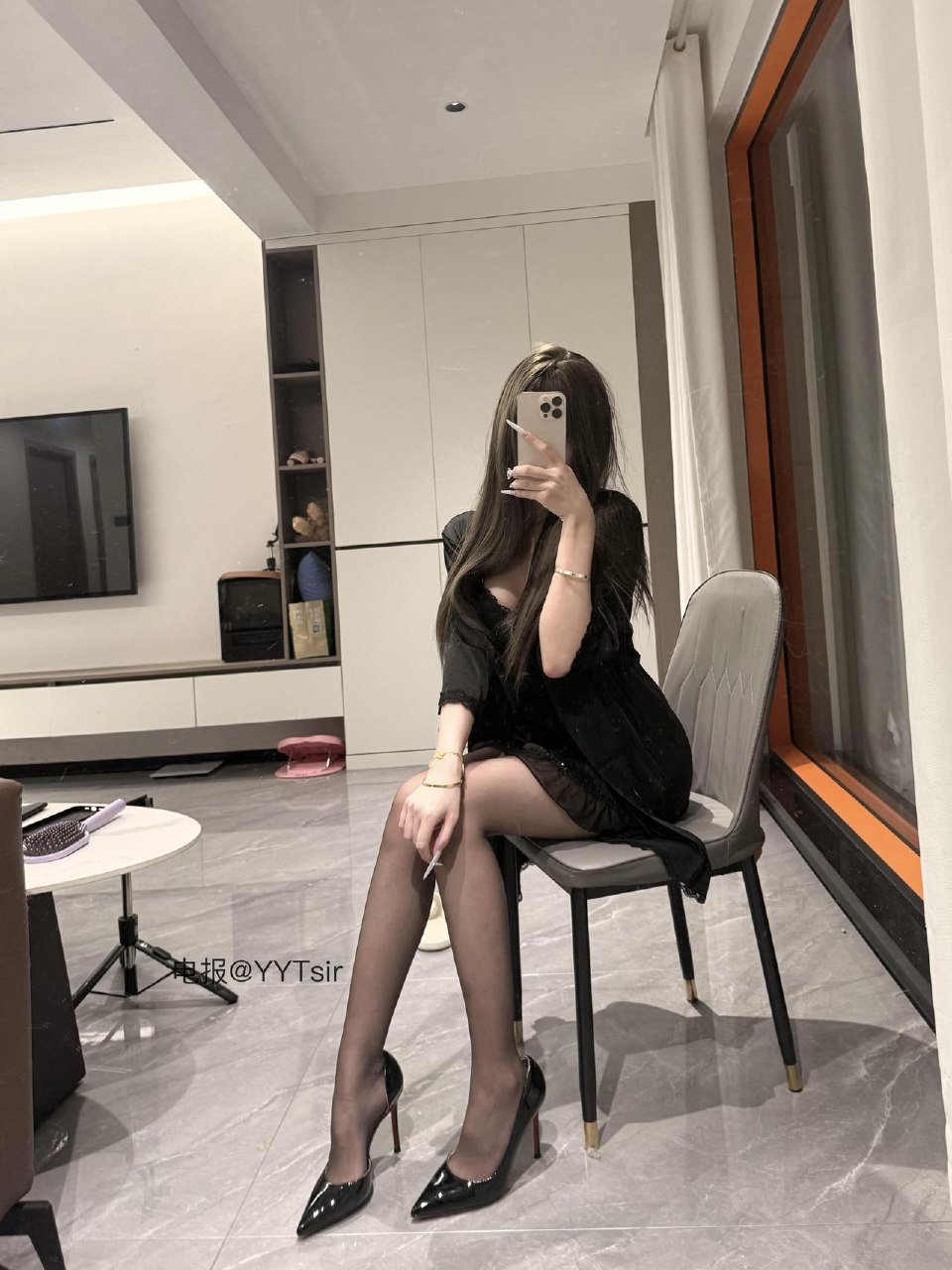 娇七 2025-07-30 15:19:25 黑睡衣✅➕黑丝✅➕黑高跟👠