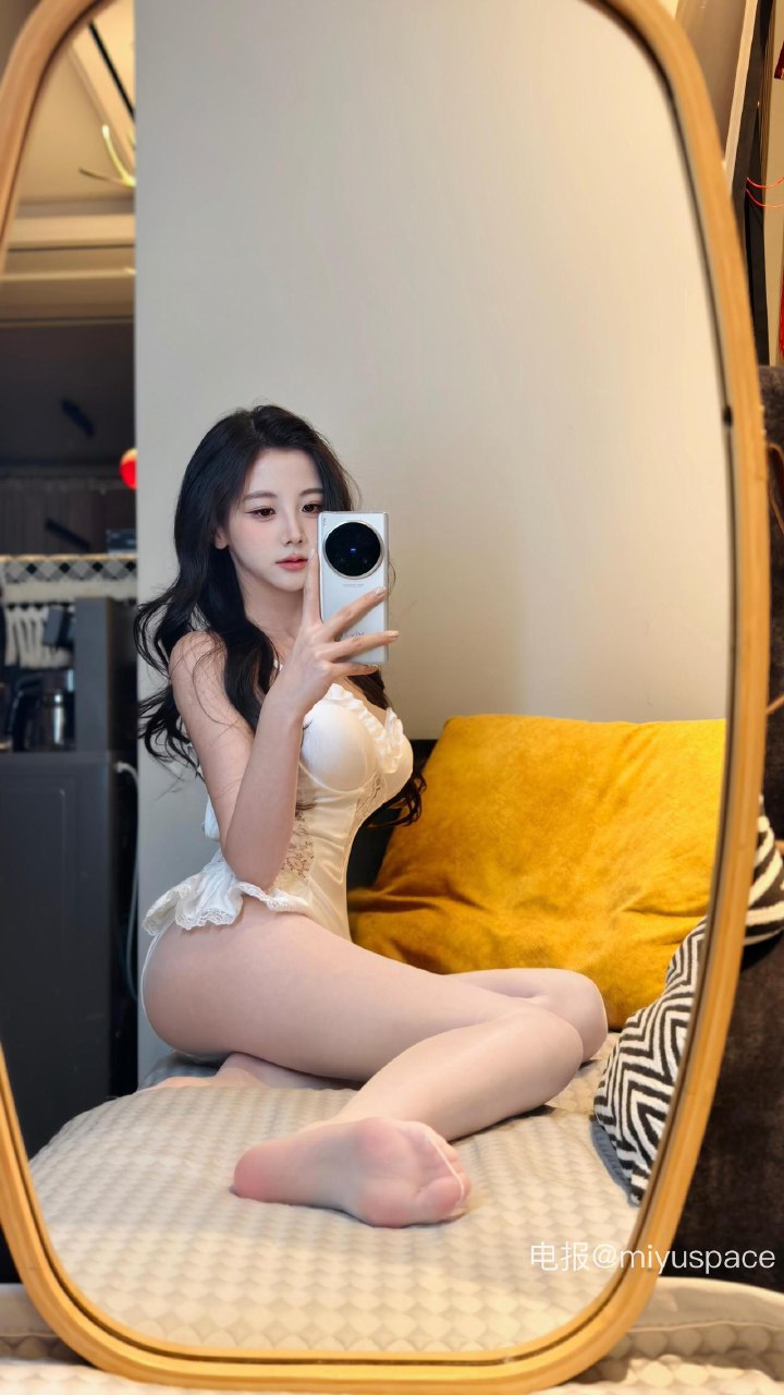 刘二萌 2025-07-09 15:10:24 高级蕾丝聚拢连体衣🔞🤩