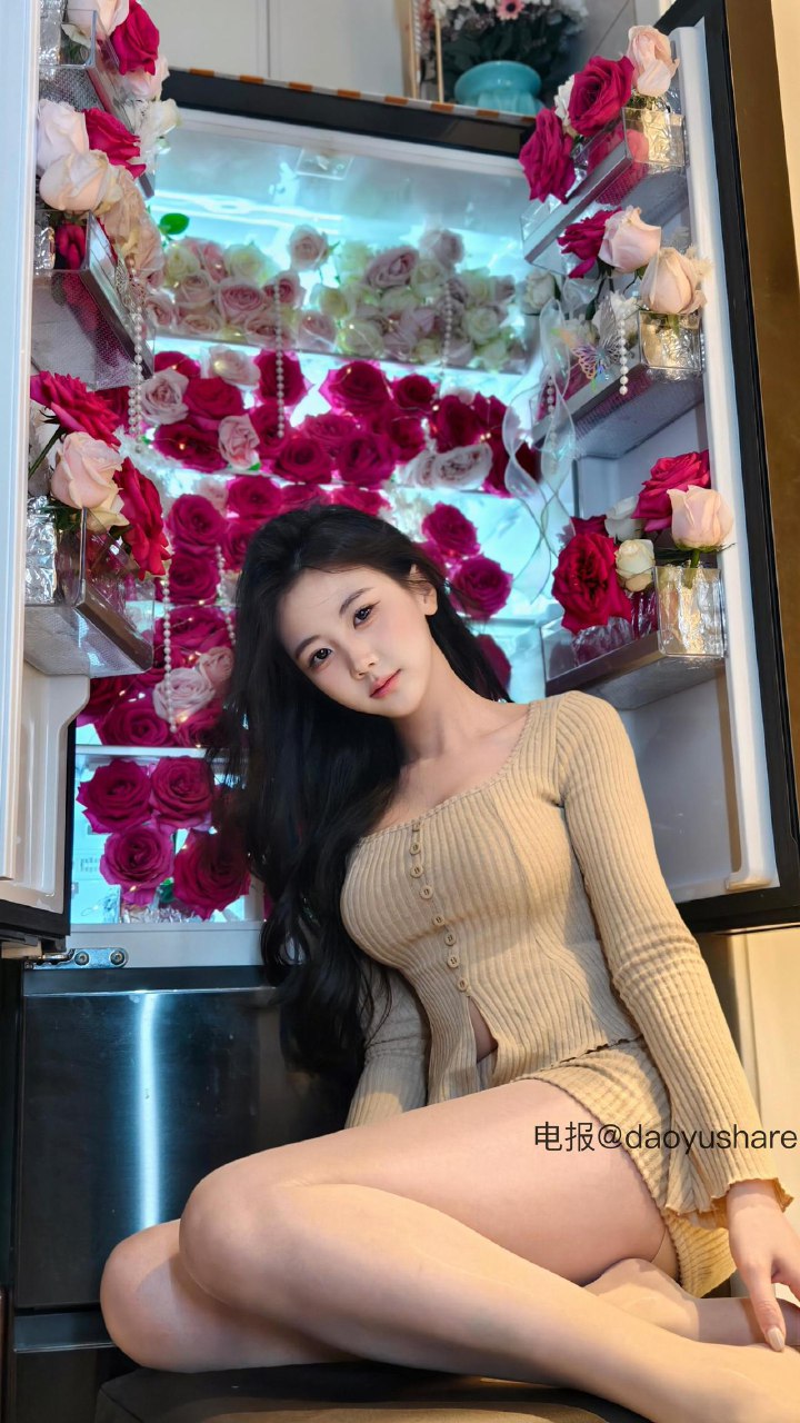 刘二萌 2025-07-09 11:22:50 杏色针织修身套装