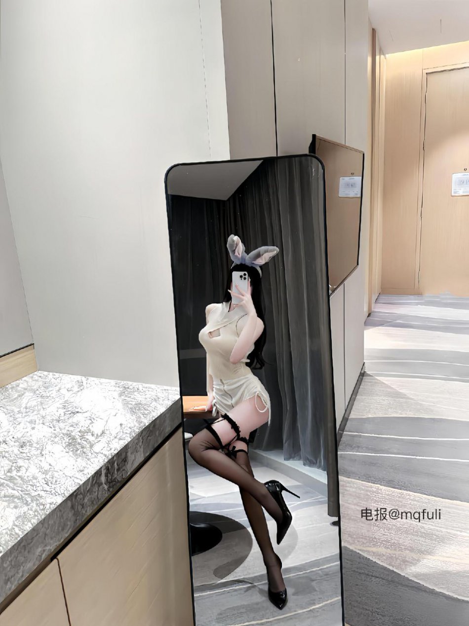 都快兔了 2025-08-28 15:23:55 好想你，没有你的电话只能打给你的照片了