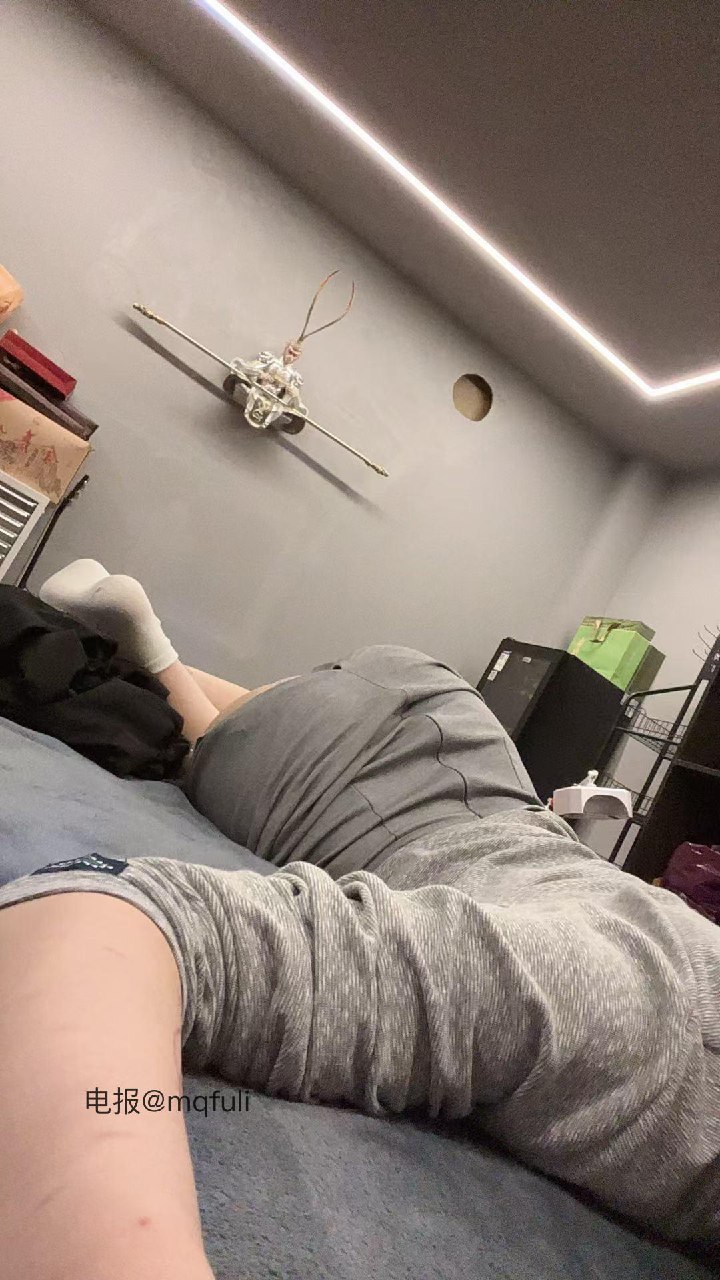 吞吞 2025-08-11 12:20:44 白嫩玉腿.不同视角.双倍快乐