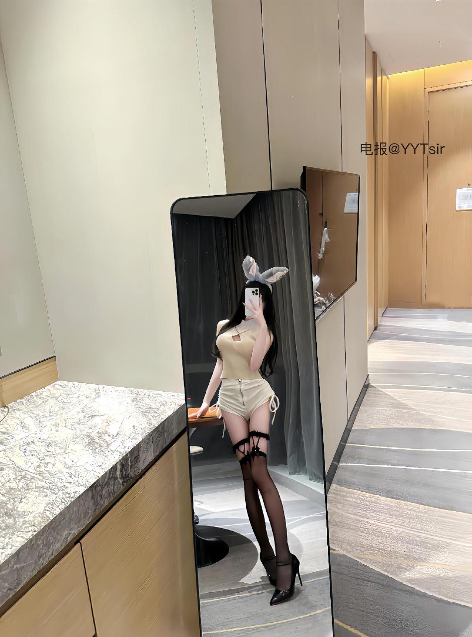 都快兔了 2025-08-28 15:23:55 好想你，没有你的电话只能打给你的照片了