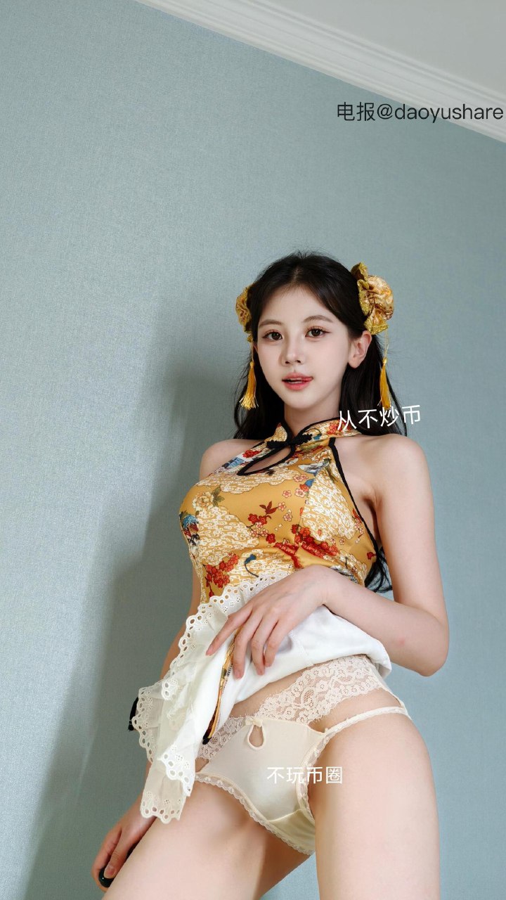 刘二萌 2025-08-01 17:06:28 挂脖无袖开衩包臀旗袍㊙️