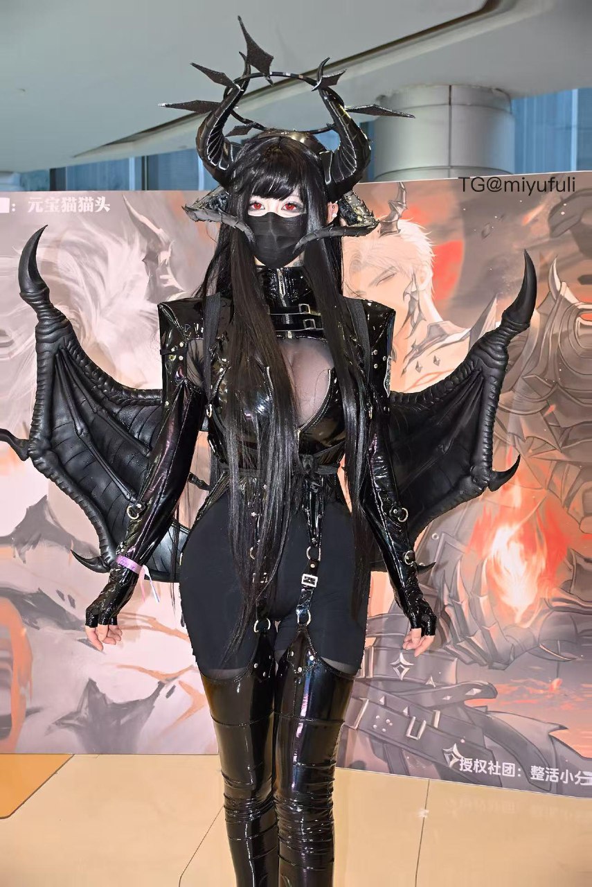 耳朵 2025-08-02 00:00:29 #cosplay#喜欢我就打给我吧🥵