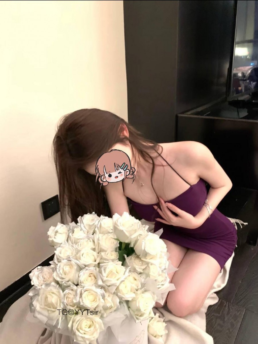 糖果不熬夜 2025-08-17 11:34:00 花好看还是人更好看