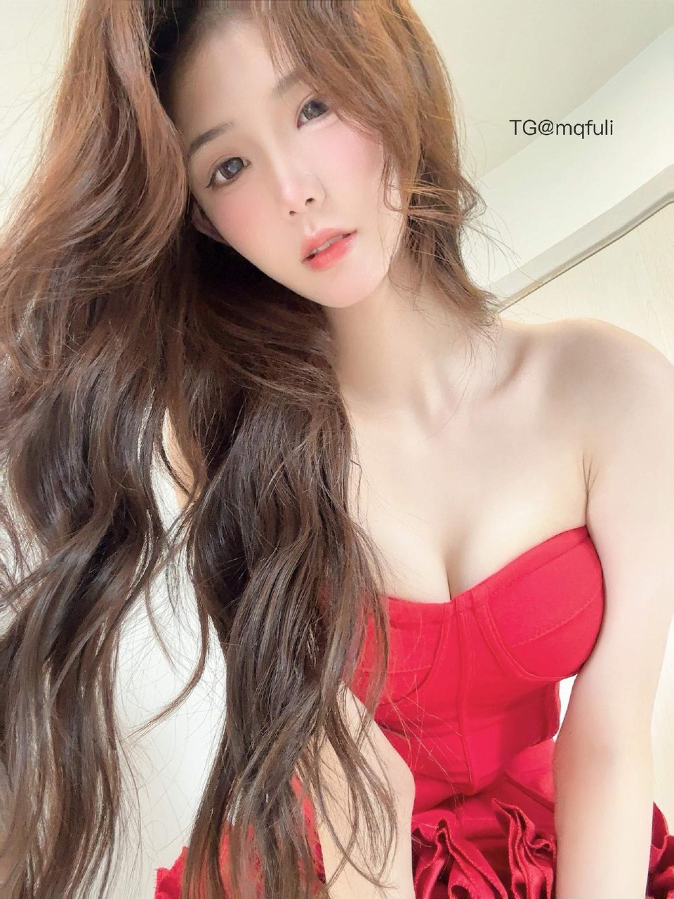 小霞佩奇 2025-08-06 17:12:09 😶‍🌫️果然红色的更性感 宝宝们觉得呢？