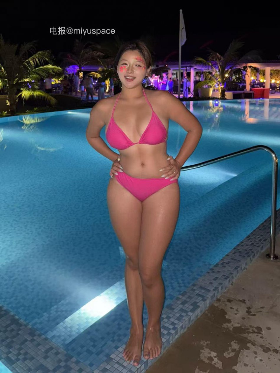 月球造梦家 2025-08-18 10:38:16 你以为我在海边擦边？