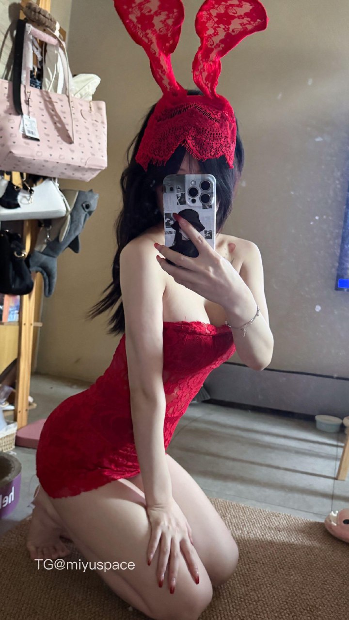 雪顶 2025-08-01 22:45:45 (嘉宾贴)红色战袍 照片