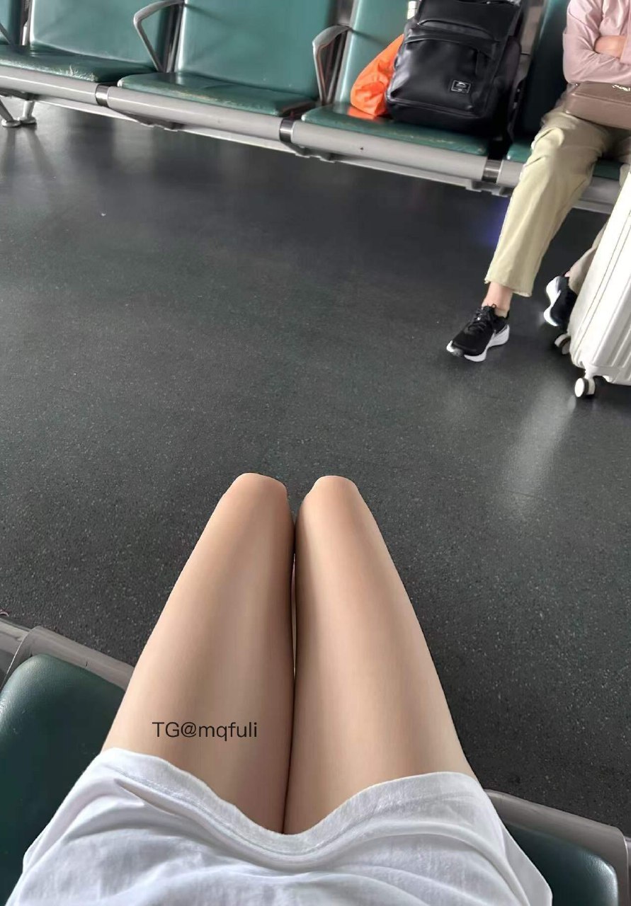 小宣先睡噜 2025-08-01 19:51:59 谁说的看腿😚