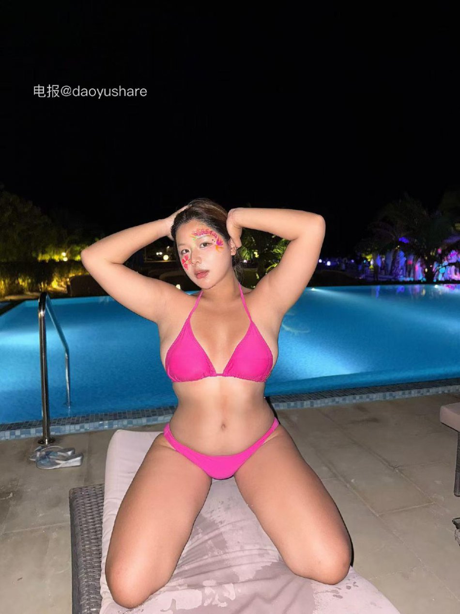 月球造梦家 2025-08-18 10:38:16 你以为我在海边擦边？