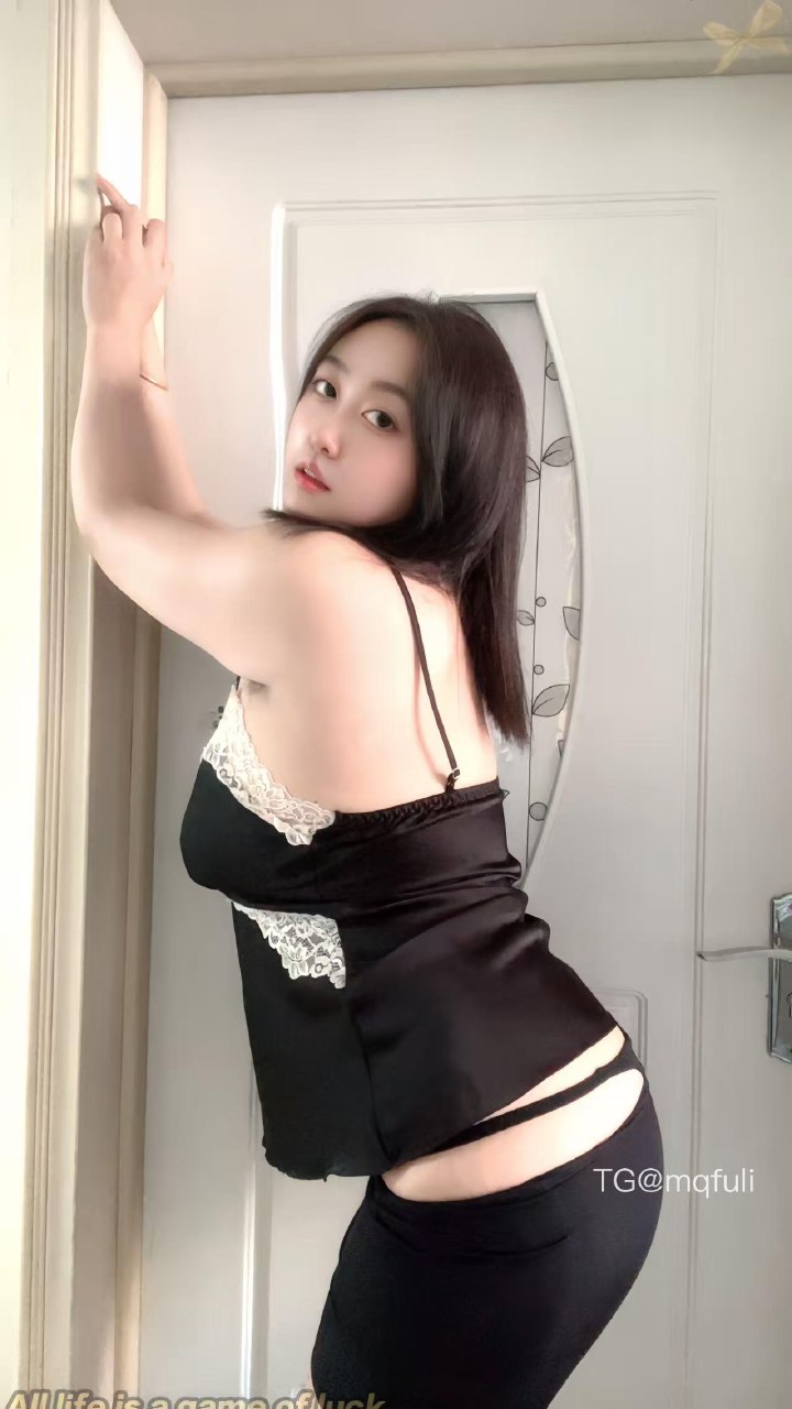 爱喝牛奶的墩墩 2025-08-08 00:25:23 #反差##秀身材##穿搭#