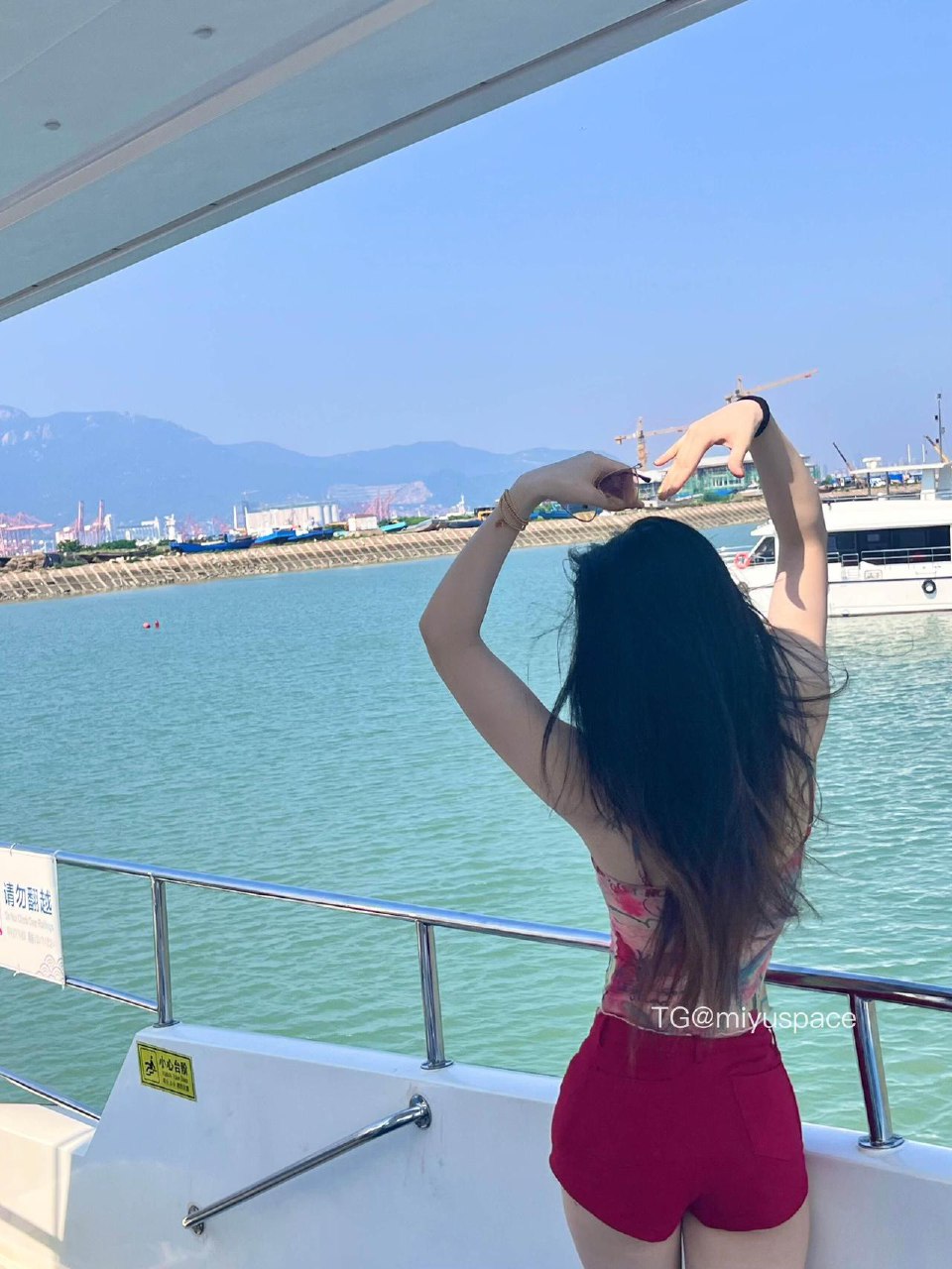 彭程程 2025-08-05 10:46:02 今夜我不关心人类，我只想你