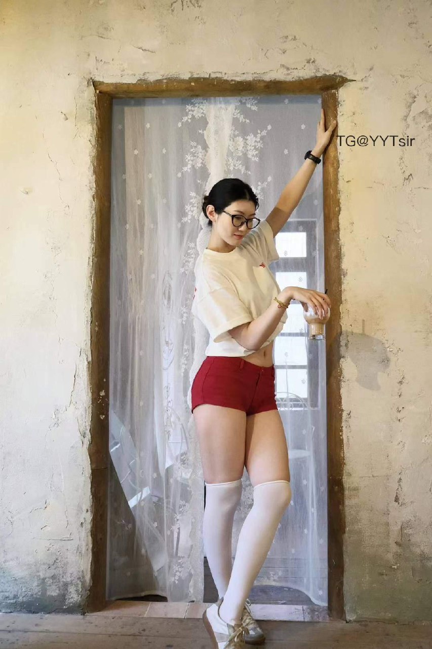 彭程程 2025-08-05 10:46:02 今夜我不关心人类，我只想你